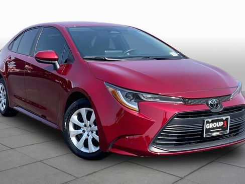 Used 2025 Toyota Corolla LE FWD image 3