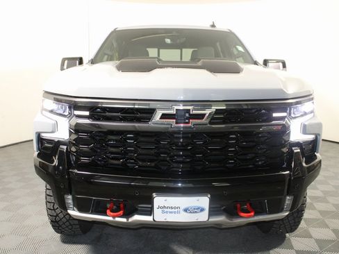 Used 2025 Chevrolet Silverado 1500 ZR2 w/ Technology Package image 3