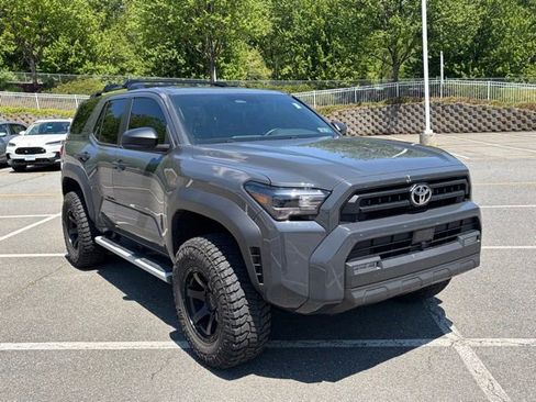 Used 2025 Toyota 4Runner SR5 AWD/4WD image 2