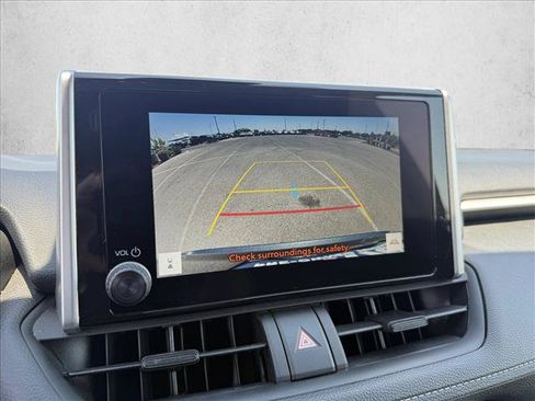 Used 2025 Toyota RAV4 XLE FWD image 18