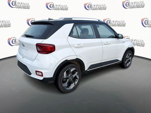 Certified 2025 Hyundai Venue Limited image 5