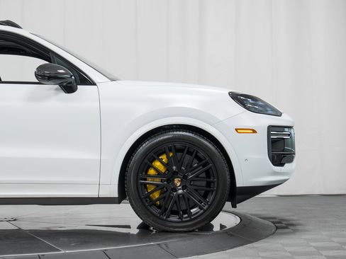 Certified 2024 Porsche Cayenne Turbo image 11