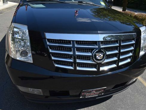 Used 2011 Cadillac Escalade Premium AWD/4WD image 55