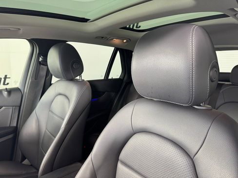 Used 2021 Mercedes-Benz GLC 300 4MATIC image 3