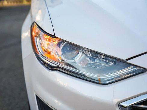 Used 2020 Ford Fusion SE image 4