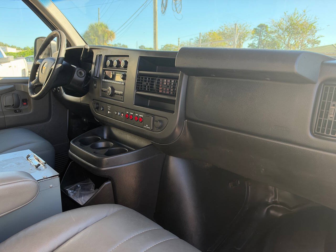 Used 2015 Chevrolet Express 2500 RWD image 67