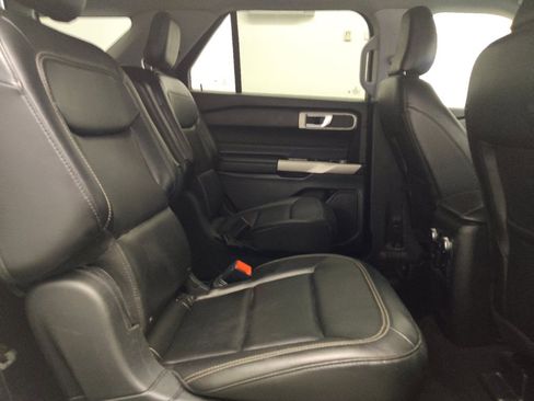 Used 2021 Ford Explorer XLT w/ Equipment Group 202A RWD image 19