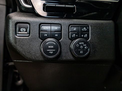 Used 2024 Chevrolet Silverado 3500 High Country w/ High Country Premium Package image 21