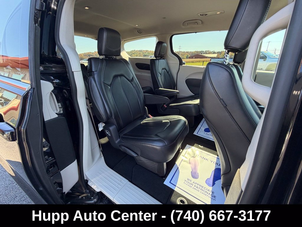 Used 2024 Chrysler Pacifica Touring-L FWD image 16