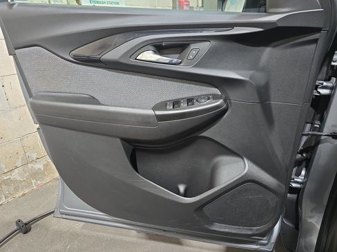 Used 2023 Chevrolet TrailBlazer LT FWD image 25