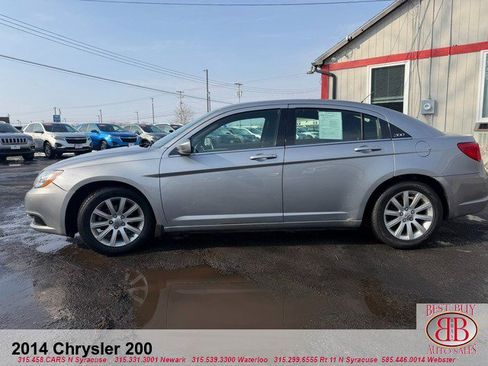 Used 2014 Chrysler 200 Touring FWD image 3