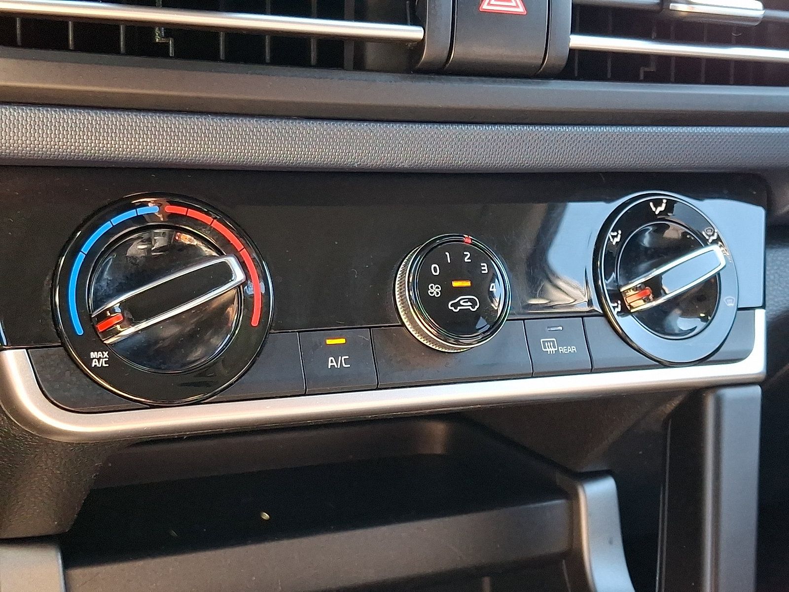 Used 2021 Kia Seltos S AWD/4WD image 15