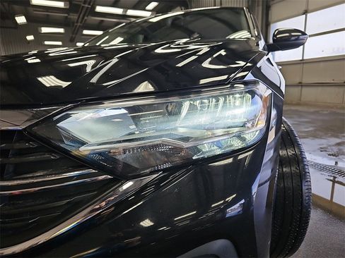 Used 2024 Volkswagen Jetta SE image 28