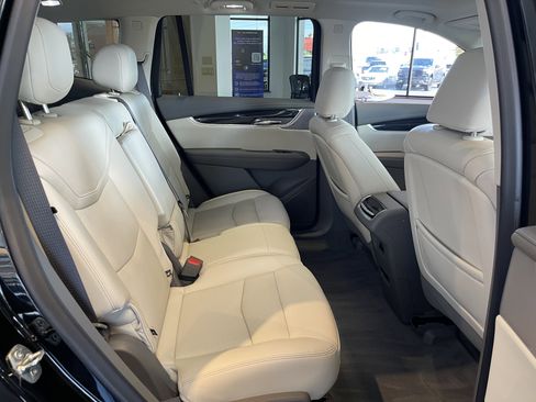 Certified 2022 Cadillac XT6 Premium Luxury image 20