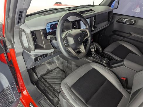 Used 2023 Ford Bronco Big Bend w/ Sasquatch Package image 11