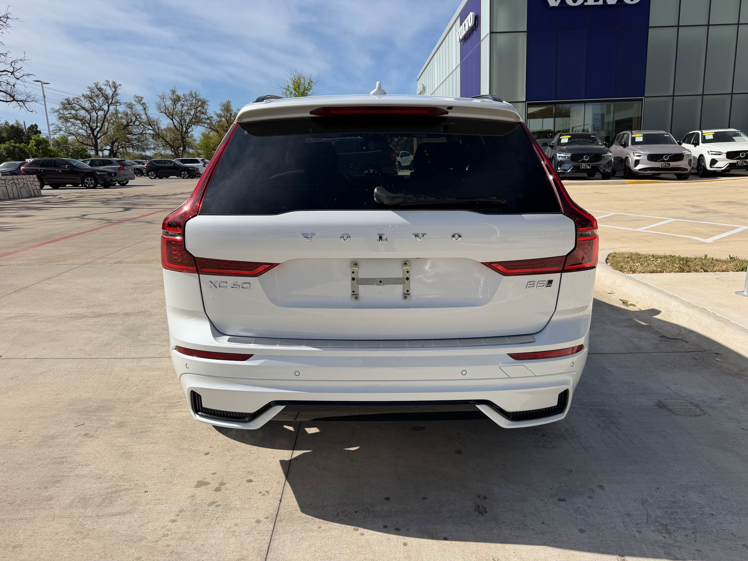 New 2026 Volvo XC60 B5 Plus w/ Protection Package Premier AWD/4WD image 5