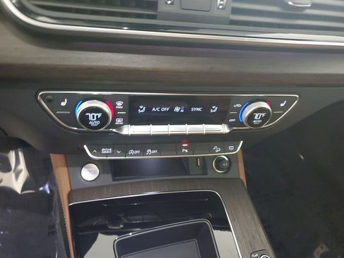 Certified 2025 Audi Q5 2.0T Premium Plus image 6