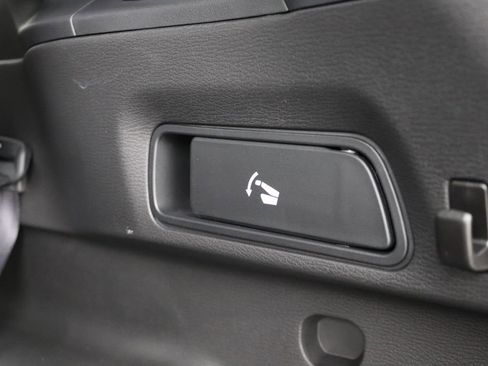 Used 2025 Mitsubishi Outlander AWD image 15