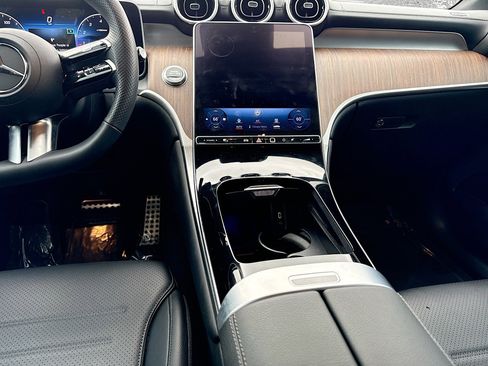 Used 2024 Mercedes-Benz GLC 300 GLC 300 image 18