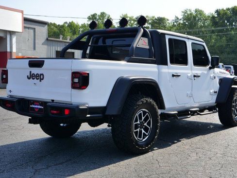 Used 2024 Jeep Gladiator Rubicon w/ Technology Group AWD/4WD image 9