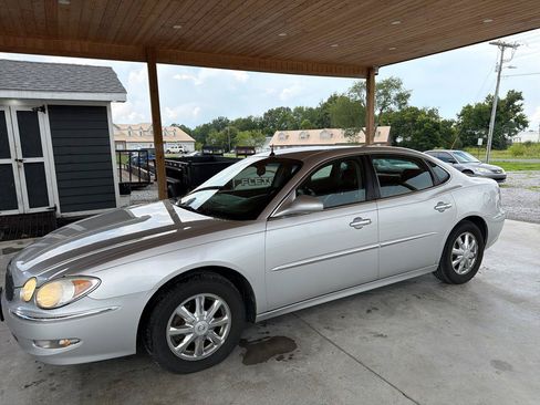 Used 2005 Buick LaCrosse CXL w/ Chrome Appearance Package FWD image 2