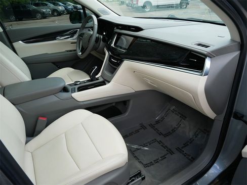 Used 2023 Cadillac XT6 Premium Luxury image 8