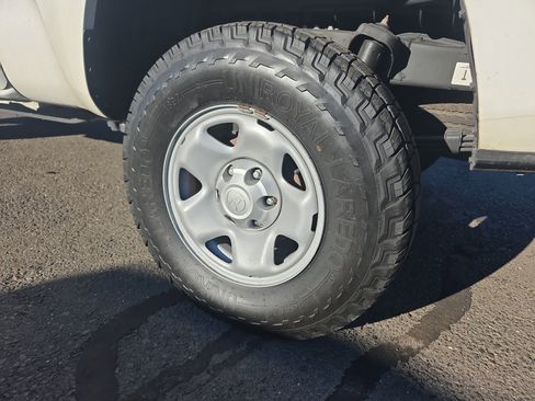 Used 2023 Toyota Tacoma 2WD Access Cab image 12