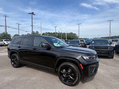 New 2026 Jeep Grand Cherokee L Limited w/ Limited Altitude Package AWD/4WD image 5