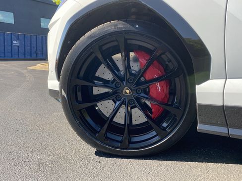 Used 2022 Lamborghini Urus image 18