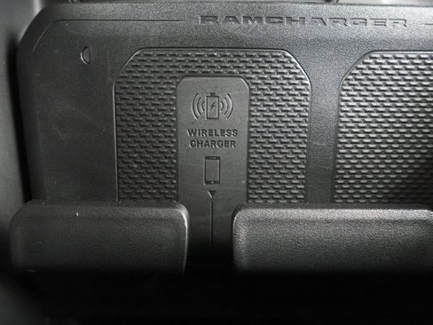 Used 2022 RAM 1500 4x4 Crew Cab Laramie image 28