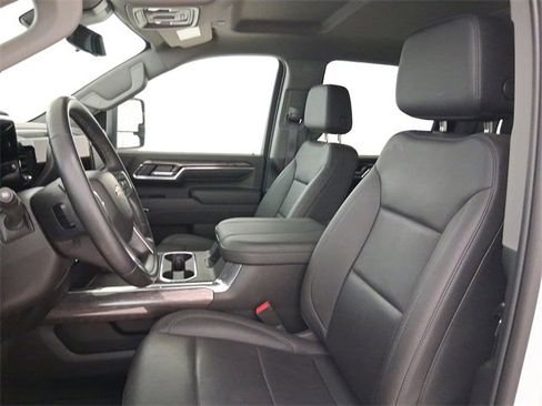 Used 2024 Chevrolet Silverado 2500 LTZ w/ LTZ Convenience Package image 12