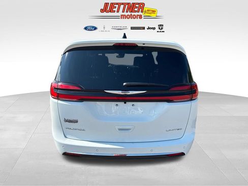 Used 2026 Chrysler Pacifica Limited FWD image 4