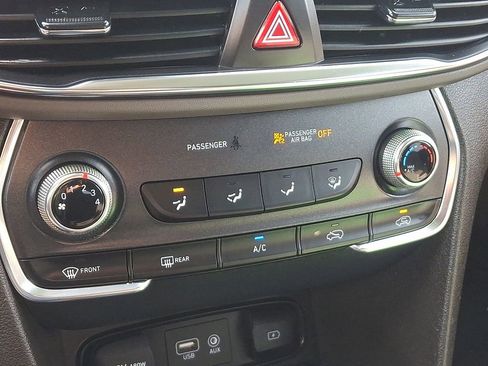 Used 2020 Hyundai Santa Fe SE AWD/4WD image 16