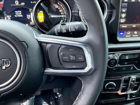 Used 2023 Jeep Wrangler Sahara image 26