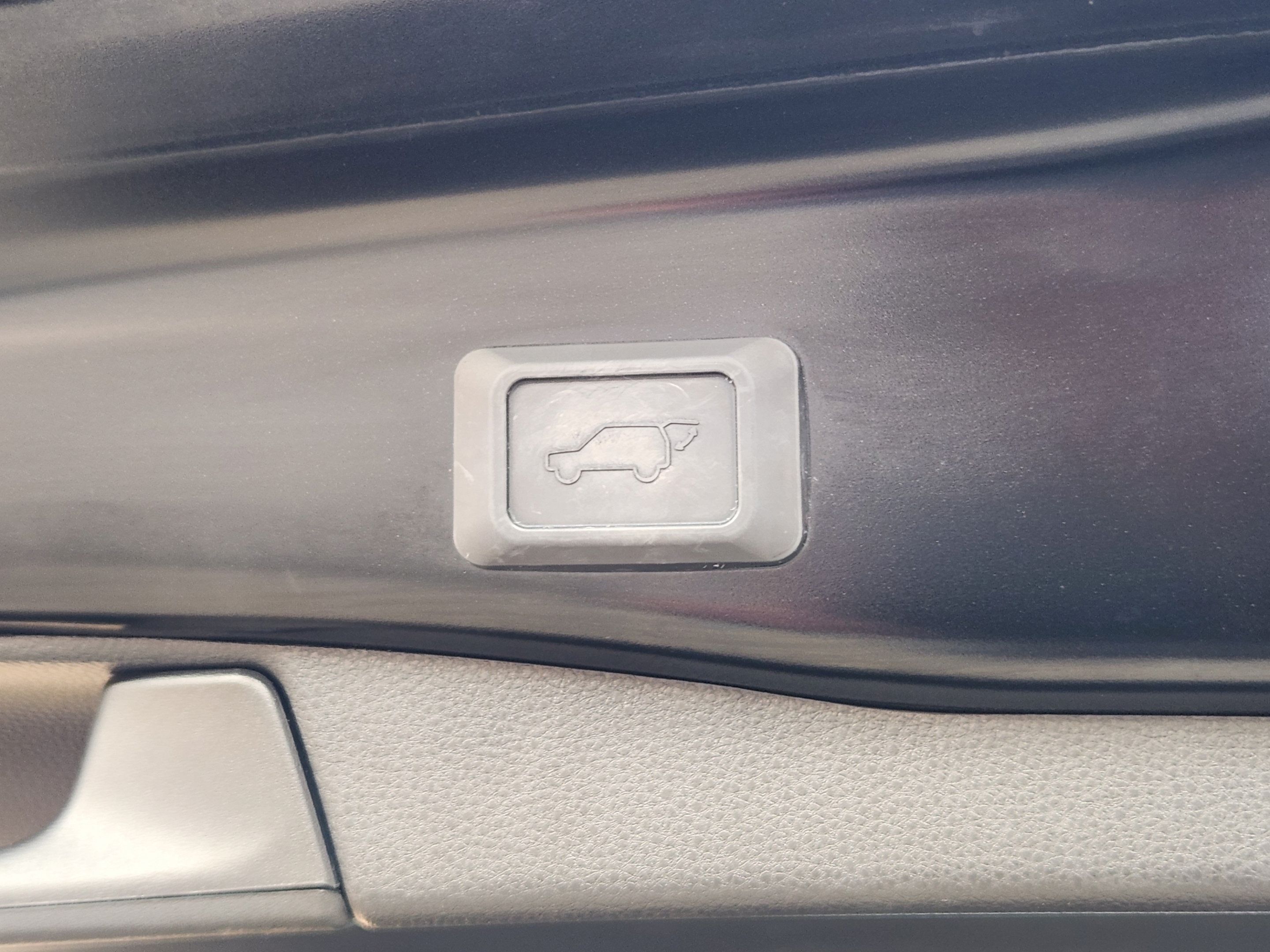 Used 2019 Toyota RAV4 Limited w/ Cold Weather Package FWD image 31