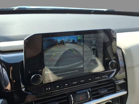 Used 2025 Nissan Pathfinder SL image 26