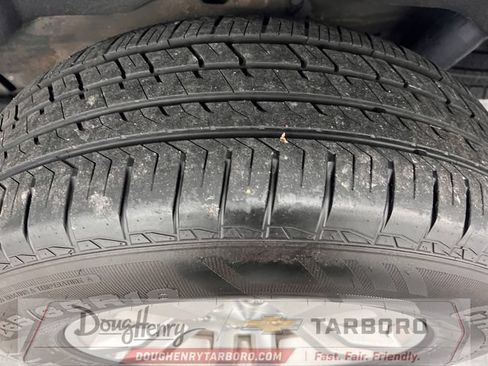 Used 2018 Chevrolet Suburban LT RWD image 21