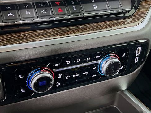 New 2026 GMC Sierra 1500 Elevation image 14