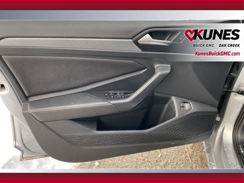 Used 2024 Volkswagen Jetta SE image 7