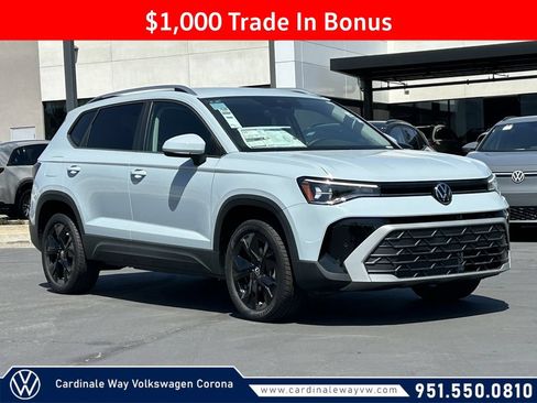 New 2026 Volkswagen Taos SE FWD image 1