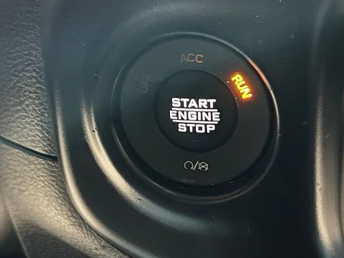 Used 2022 Jeep Wrangler Unlimited Sahara AWD/4WD image 25