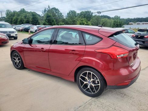 Used 2016 Ford Focus SE w/ SE Sport Package FWD image 11