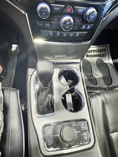Used 2020 Jeep Grand Cherokee Overland AWD/4WD image 18