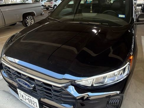 Used 2023 Ford Escape ST-Line w/ Tech Pack #1 FWD image 2