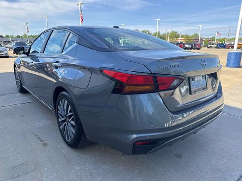 Used 2025 Nissan Altima 2.5 SV FWD image 6