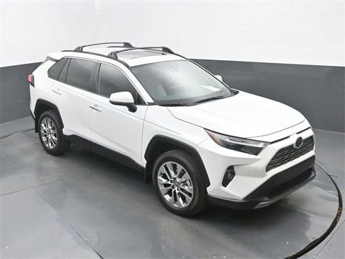 Used 2024 Toyota RAV4 Limited image 29