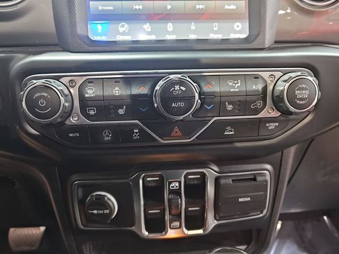 Used 2022 Jeep Wrangler Unlimited Sahara w/ Cold Weather Group image 20