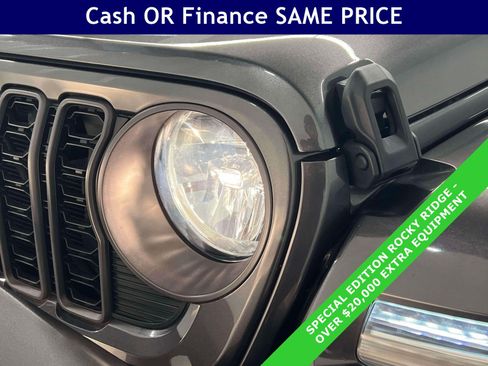 Used 2024 Jeep Wrangler Unlimited w/ Convenience Group AWD/4WD image 9