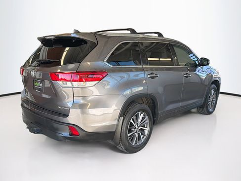 Used 2017 Toyota Highlander XLE image 9