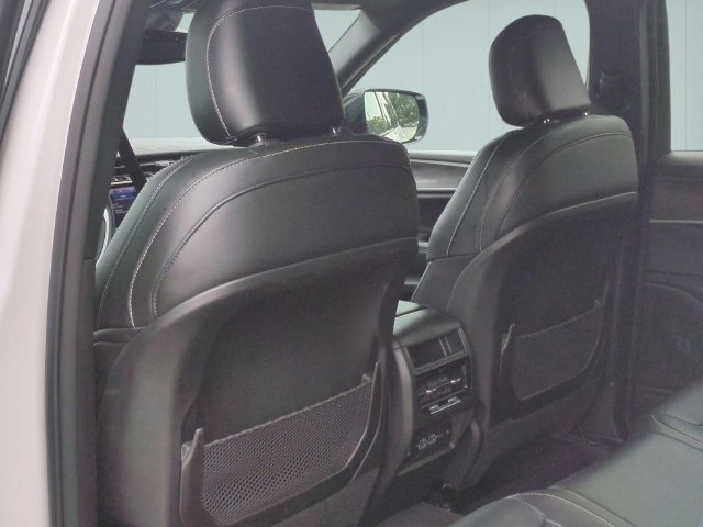 Used 2024 Jeep Grand Cherokee Limited AWD/4WD image 26